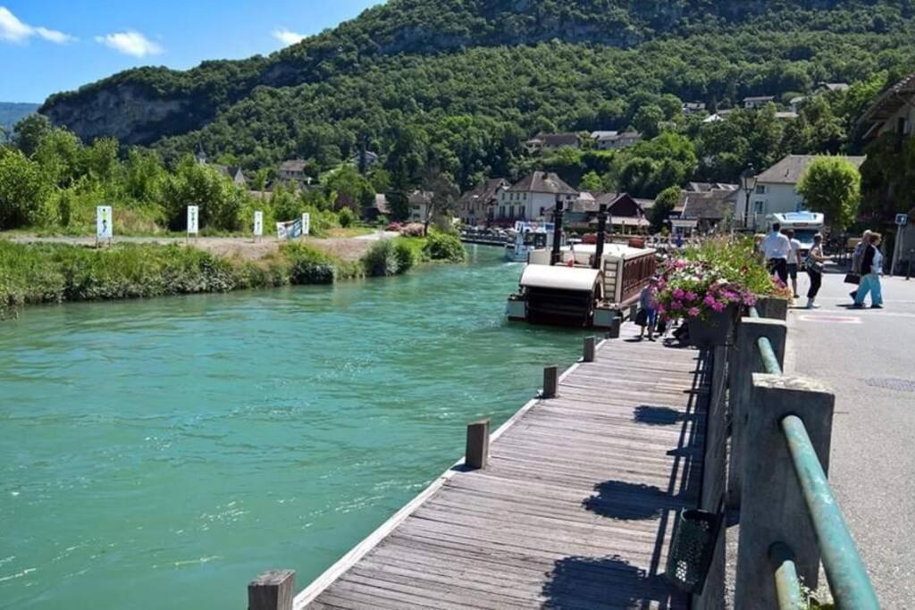 Le Portougais, Chalet A Chanaz, La Petite Venise Savoyarde Exterior photo